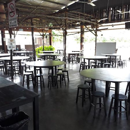 Uk Farm Agro Resort Kluang Esterno foto